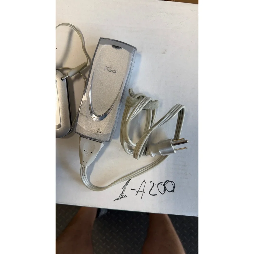 iGo Juice 70 Universal AC DC Power Adapter Laptop Charger‎ PS0055 Silver